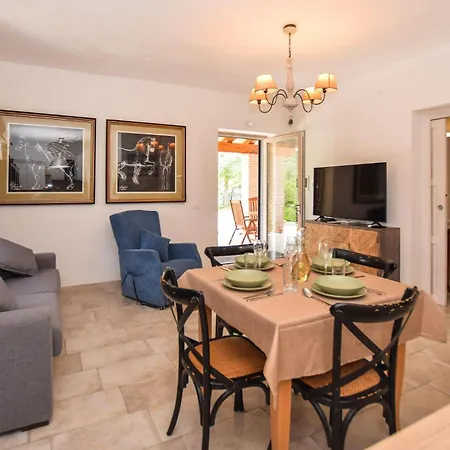 2 Bedroom Beautiful In *