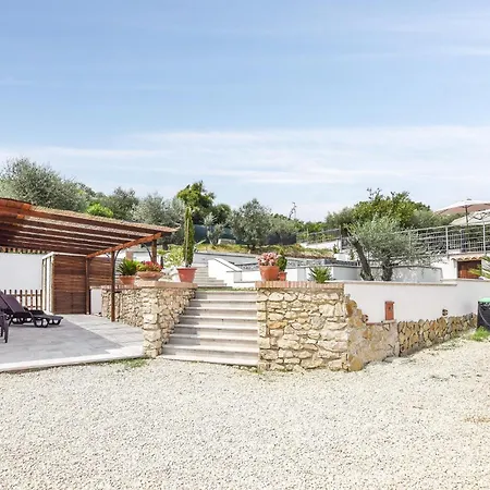 2 Bedroom Beautiful In Poggio Nativo
